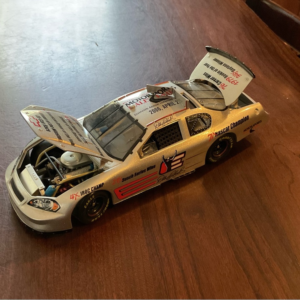 Nascar Dale Earnhardt ￼1:24 17 th anniversary Hall Of Fame Monte Carlo SS Diecas